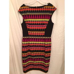 Signature London Style Geometric Size 12